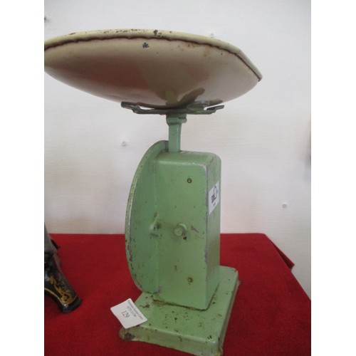 129 - VINTAGE 'WAYMASTER SCALES' IN GREEN