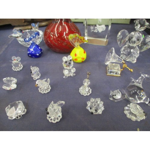 141 - HEAVY GLASS PILLAR PAPERWEIGHT WITH FISH DESIGN INSIDE PLUS GLASS ANIMALS, GLASS DISH WITH OWL ETCHI... 