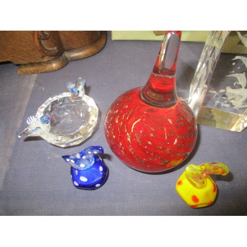 141 - HEAVY GLASS PILLAR PAPERWEIGHT WITH FISH DESIGN INSIDE PLUS GLASS ANIMALS, GLASS DISH WITH OWL ETCHI... 