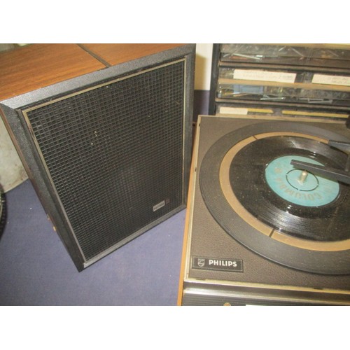 146 - PHILIPS RECORD PLAYER