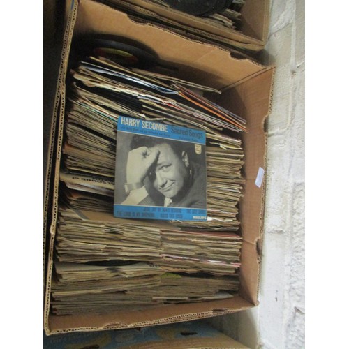 207 - LARGE BOX OF SINGLE RECORDS INCLUDING HARRY SECOMBE