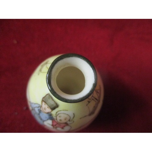 226 - DAINTY BUD VASE BY ROYAL DOULTON APPROX 2 INCHES TALL