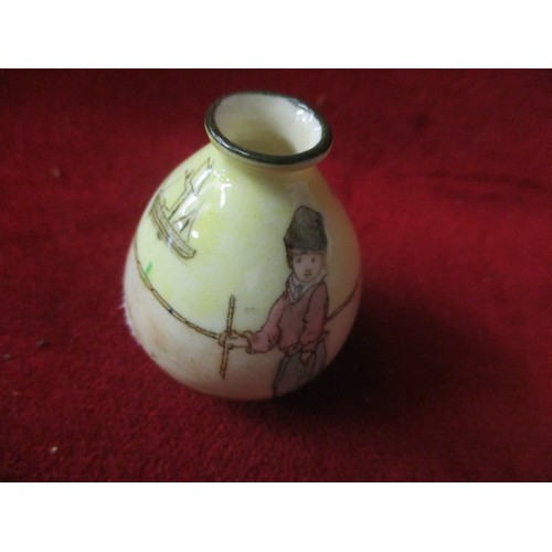 226 - DAINTY BUD VASE BY ROYAL DOULTON APPROX 2 INCHES TALL