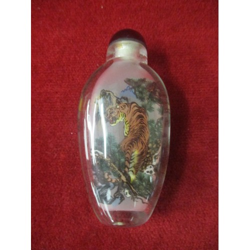 46 - CHINESE INSIDE PAINTED GLASS SNUFF BOTTLE OF TIGERS, SIGNED