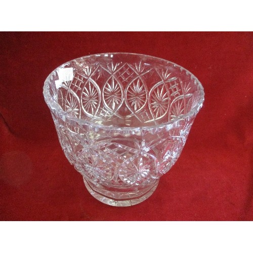 91 - LARGE CUT GLASS TABLE VASE /CENTREPIECE