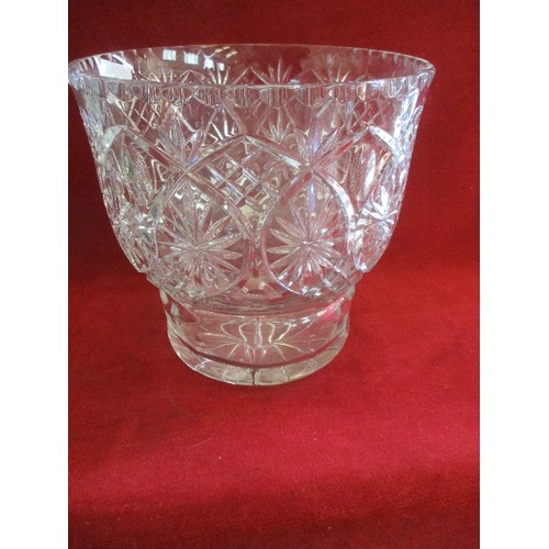 91 - LARGE CUT GLASS TABLE VASE /CENTREPIECE