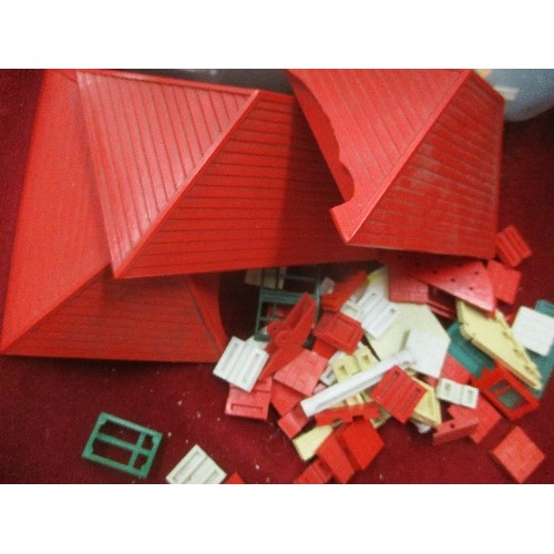 142 - BOX OF VINTAGE BAYKO PLASTIC CONSTRUCTION TOYS
