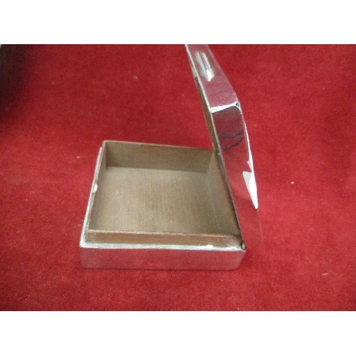 11 - SILVER CIGARETTE BOX, LONDON 1904, WOOD LINED. TOTAL WEIGHT 177 GRAMS - DAMAGE TO FRONT CORNER