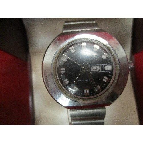 15 - TIMEX GENTS WRIST WATCH WITH STEEL STRAP IN BOX
