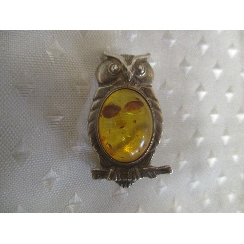 26 - SILVER METAL AND AMBER OWL BROOCH