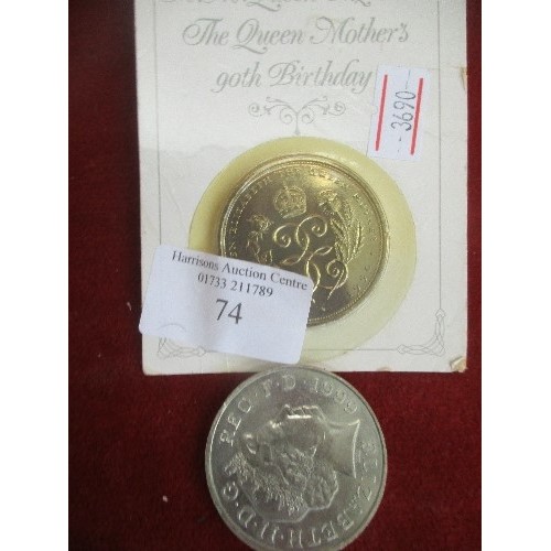 74 - FIVE POUNDS PROOF COIN COMMEMORATING THE QUEEN MOTHER'S BIRTHDAY TOGETHER WITH A 1999 / 2000 FIVE PO... 