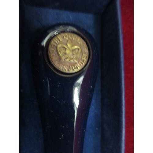 25 - THE QUEENS GOLDEN JUBILEE PAPER KNIFE BY STUART HOUGHTON ENGLAND - IN BOX