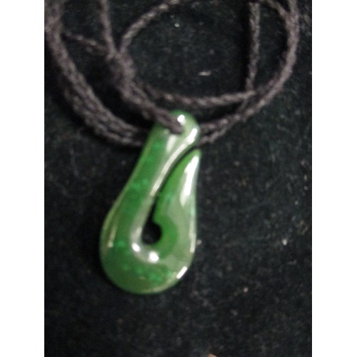 35 - NEW ZEALAND NEPHRITE JADE 