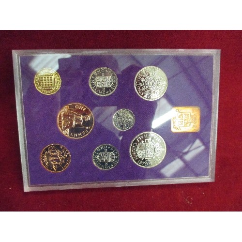 59 - 1970 COINAGE OF GREAT BRITAIN PROOF SET TOGETHER WITH A SOLID BRONZE MARY QUEEN OF SCOTS 400 YEARS F... 