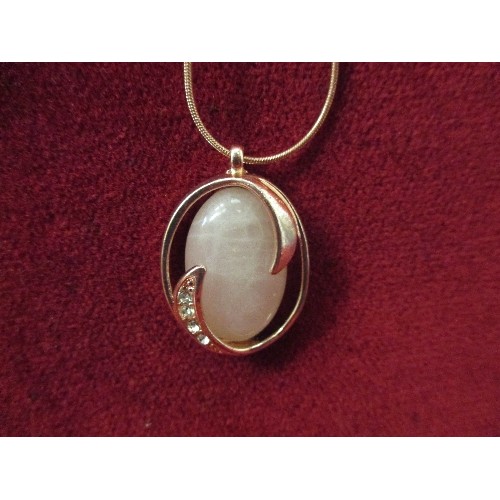 45 - ROSE QUARTZ PENDANT ON ROSE GOLD COLOURED CHAIN