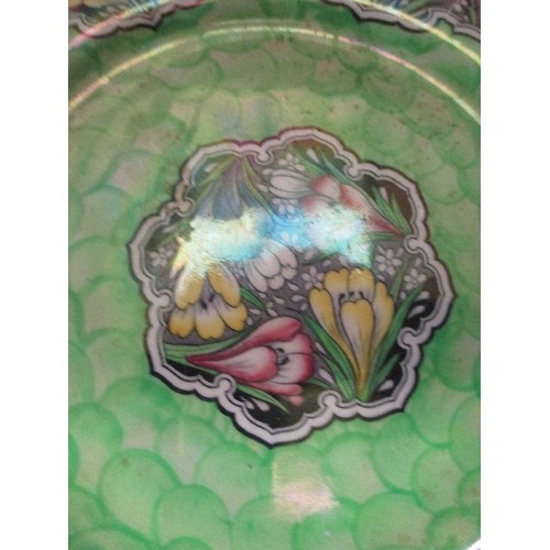 67E - VINTAGE MALING CROCUS PATTERN PLATE, 18CM DIA