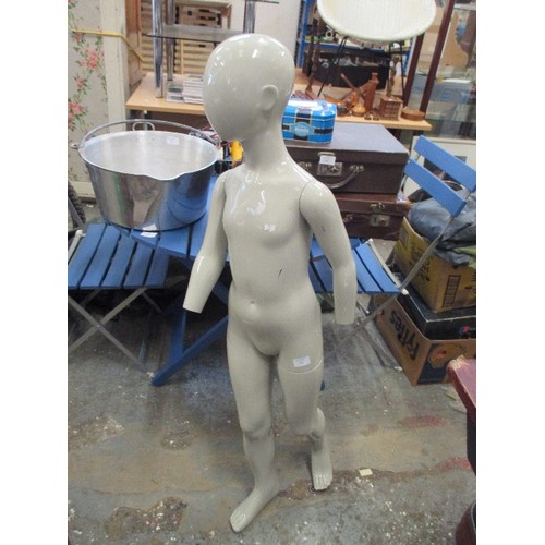 141 - CHILD SHOP MANNEQUIN