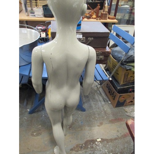 141 - CHILD SHOP MANNEQUIN