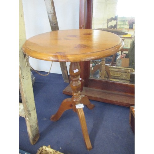 148 - PINE CIRCULAR SIDE TABLE