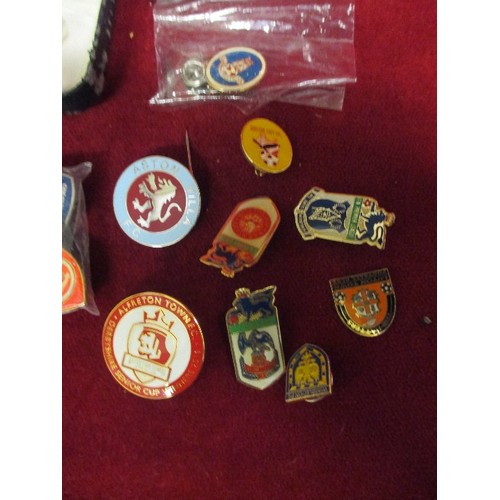 23 - COLLECTION OF FOOTBALL PIN & LAPEL BADGES, MANCHESTER UNITED, ASTON VILLA ETC