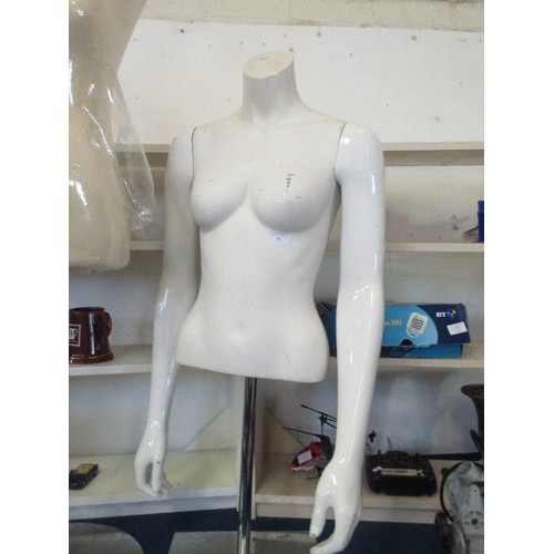 90 - MANNEQUIN ON METAL STAND