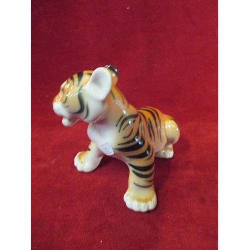 30 - 1960'S/70'S USSR TIGER CERAMIC FIGURE 11CM