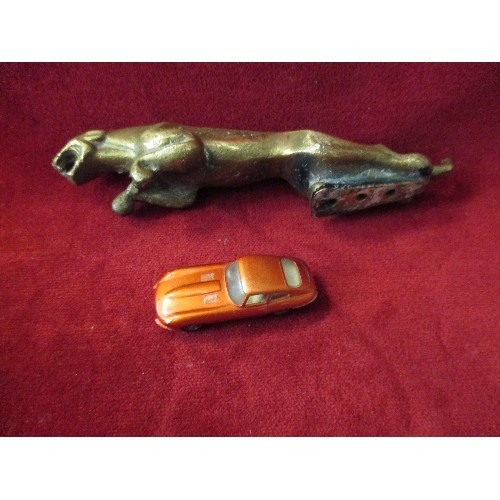 55A - VINTAGE SOLID BRASS JAGUAR CAR MASCOT TOGETHER WITH AN E TYPE JAGUAR CAR BY LESNEY