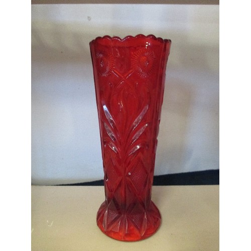 83 - 24CM RED GLASS VASE