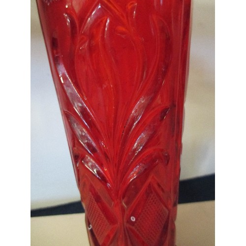 83 - 24CM RED GLASS VASE