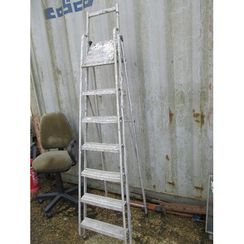 666 - ALUMINIUM STEP LADDER