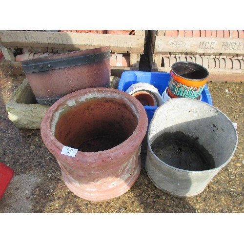 662 - TERRACOTTA PLANTER AND OTHER PLANTERS INCL RETRO ORANGE & GREEN POT