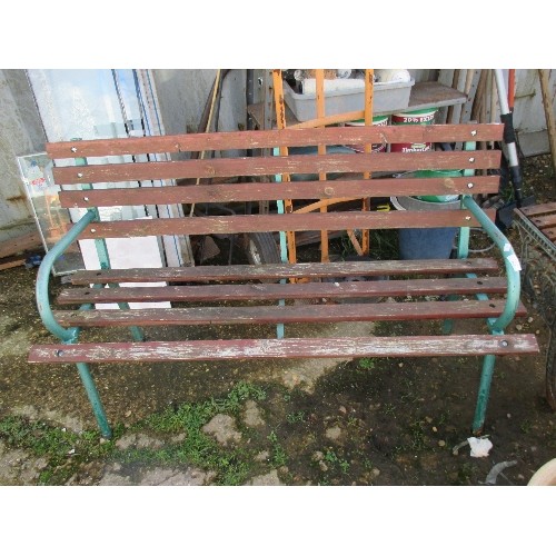 667 - METAL AND WOOD GARDEN BENCH