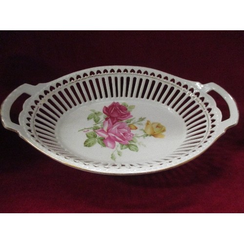 6 - VINTAGE EMPIRE WARE STRAINING BOWL ON STAND TOGETHER WITH 2 PORCELAIN BASKETS DECORATED WITH ROSES