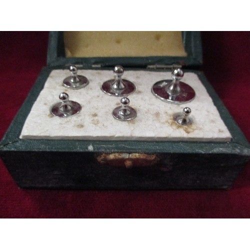 11 - VINTAGE GRADUATED WEIGHTS IN ORIGINAL FITTED BOX -