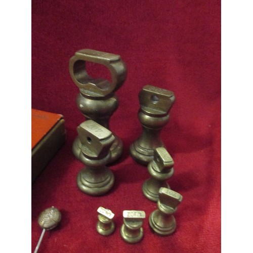 12 - TRAY OF MIXED VINTAGE ITEMS INC SET OF BRASS GRADUATED WEIGHTS 1 LB TO 1/4 OZ, BUTTON HOOK, CANDLE E... 