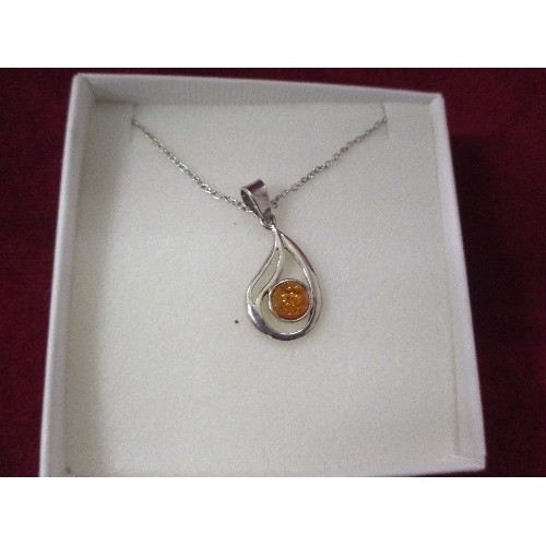 17 - 925 SILVER PENDANT WITH AMBER ON A SILVER METAL CHAIN