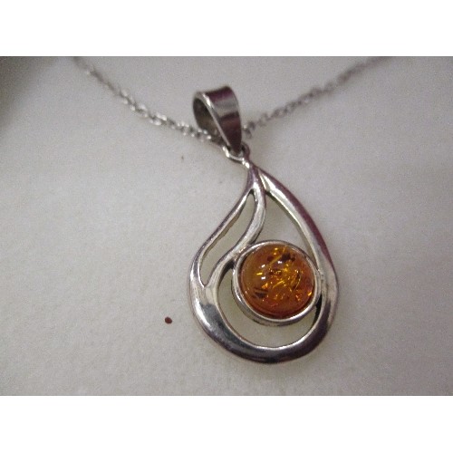 17 - 925 SILVER PENDANT WITH AMBER ON A SILVER METAL CHAIN