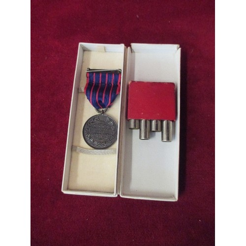 40 - A MEDAL FROM 1927 FROM LUCAS-TOOTH BOY`S TRAINING FUND TOGETHER WITH VINTAGE BOX OF TUNING HARMONIC ... 