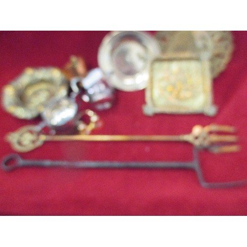 98 - ASSORTED BRASS, COPPER & OTHER METALWARES INCLUDING TOASTING FORKS