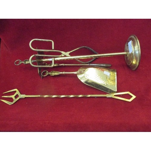 106 - BRASS COMPANION SET & TOASTING FORK