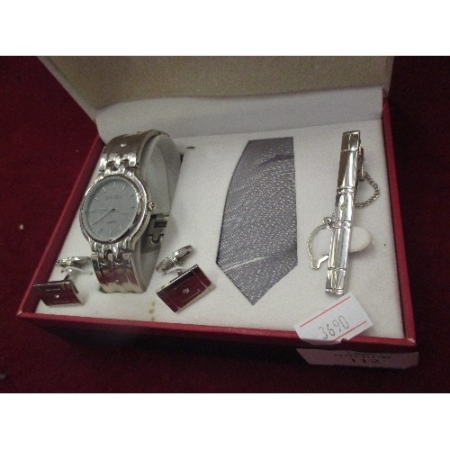 112 - BOXED WATCH, TIE, CUFF LINKS & TIEPIN GIFT SET (SCRUFFY BOX)