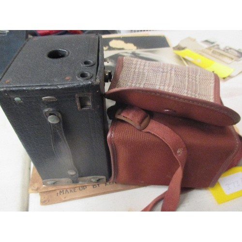 314 - VINTAGE NO 2 BROWNIE CAMERA WITH CARRY CASE