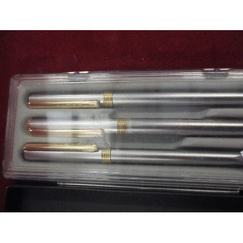 308 - SET OF PENQUEST PENS INCL FOUNTAIN PEN AND BALLPOINTS AND 2 X  BOXED GILT BALLPOINTS