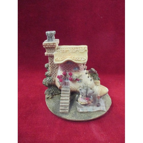 321 - COLLECTION OF LILLIPUT LANE TYPE COTTAGES ETC