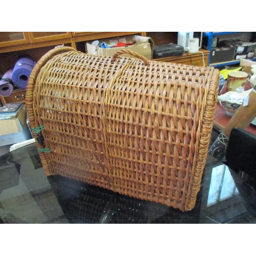 437 - VINTAGE WICKER CAT OR SMALL DOG CARRYING BASKET