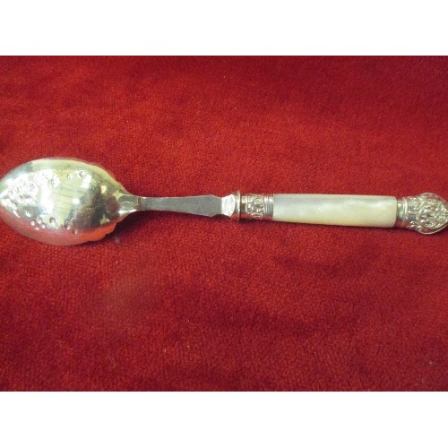 26 - FINE QUALITY VICTORIAN SILVER PLATED PRESERVE SPOON WITH MOTHER OF PEARL HANDLE - 17CM