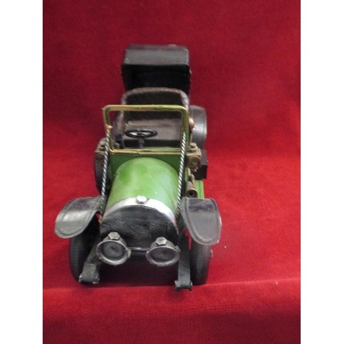 185 - 30CM VINTAGE METAL CAR