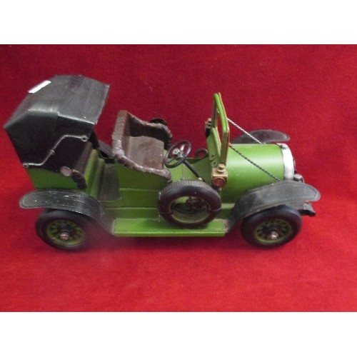 185 - 30CM VINTAGE METAL CAR