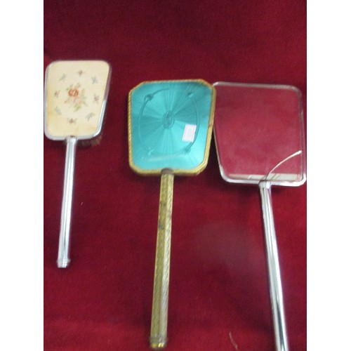 192 - VINTAGE LOT TO INCLUDE ROLLS RAZOR, RONSON LIGHTER, BEDROOM VANITY MIRRORS & BRUSH