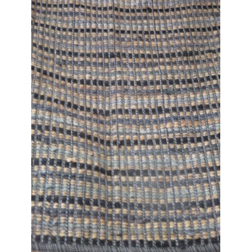 253A - HAND MADE RAG RUG IN ROPE FABRIC AND WOOL - SHADES OF BLUE AND CREAM - 120CM X 170CM